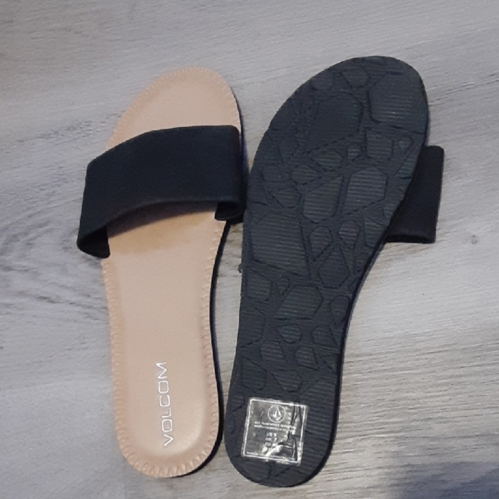 Sandals in Black and Tan